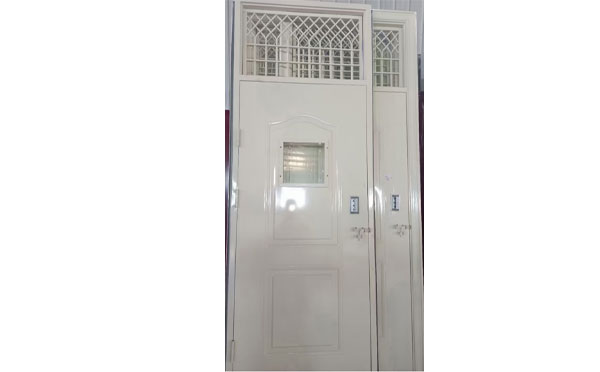 精河学校教室门