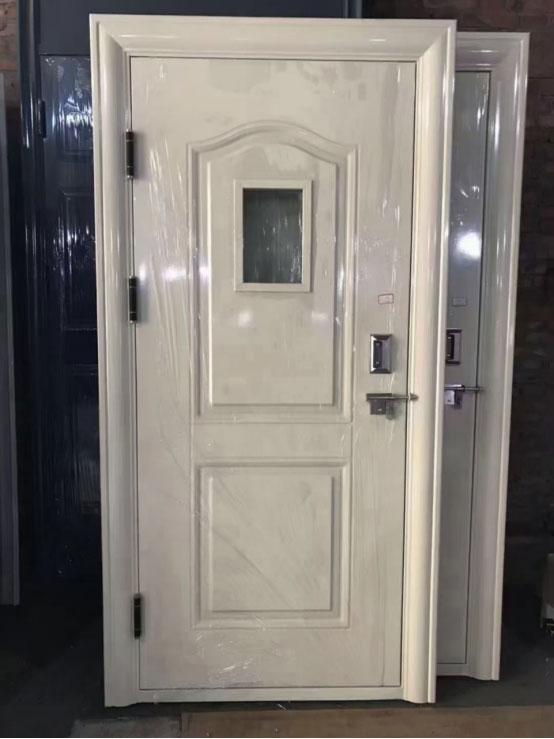 精河学校教室门