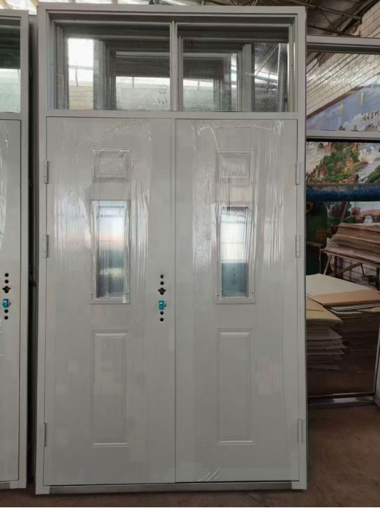 精河学校教室门