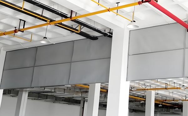 商场防烟分区常闭节点：精河挡烟垂壁高度与控制器接线图解