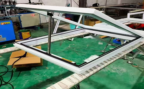 某地下车库出入口精河排烟窗配置工程