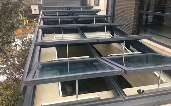 某轨道交通车辆维修车间精河排烟窗应用