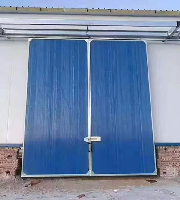 精河工业门在大型仓储物流通道中的应用实例